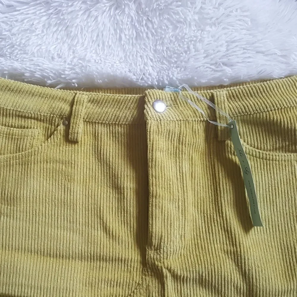 She & Sky Corduroy Mini Skirt Size Large NEW‎
